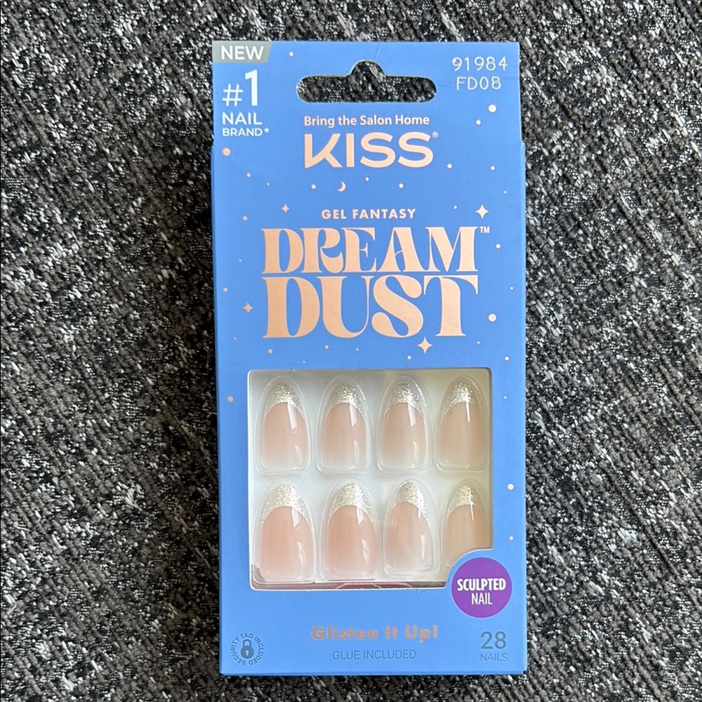 KISS Gel Fantasy Dream Dust Nails in Glisten It Up!